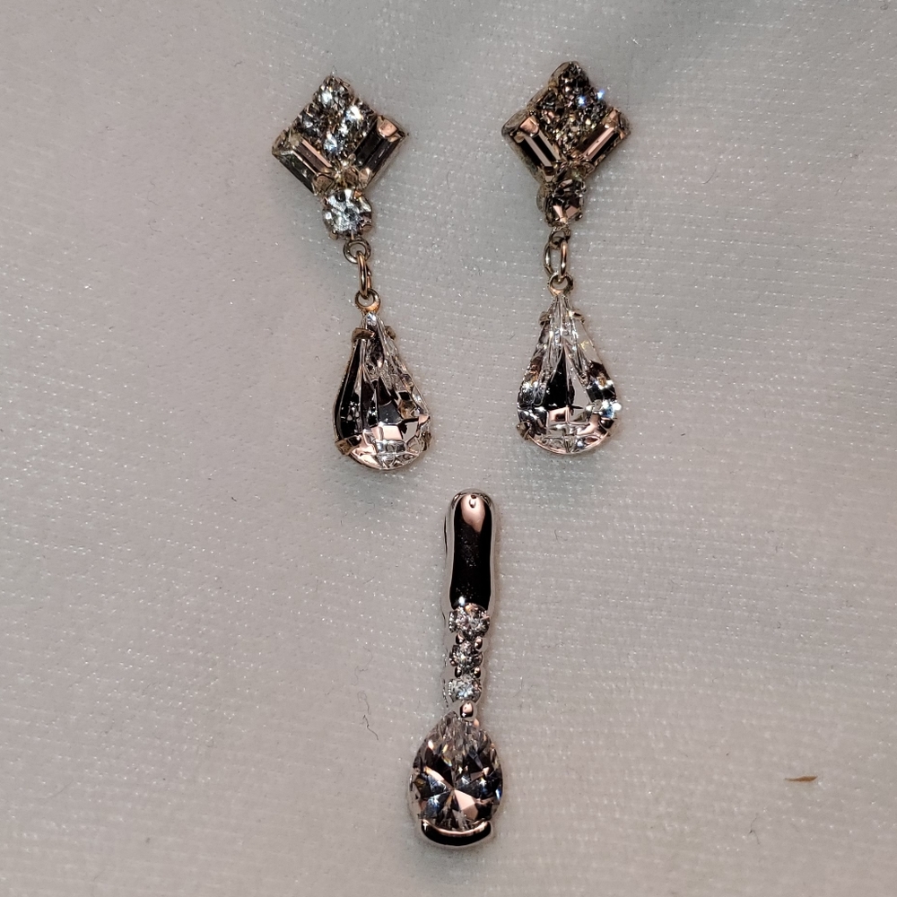 Silver earrings w/ matching pendant set